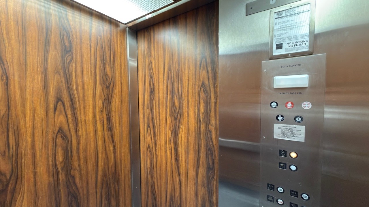 Delta Hydraulic Elevator @ Edgewater Professional Building, Orlando, Florida