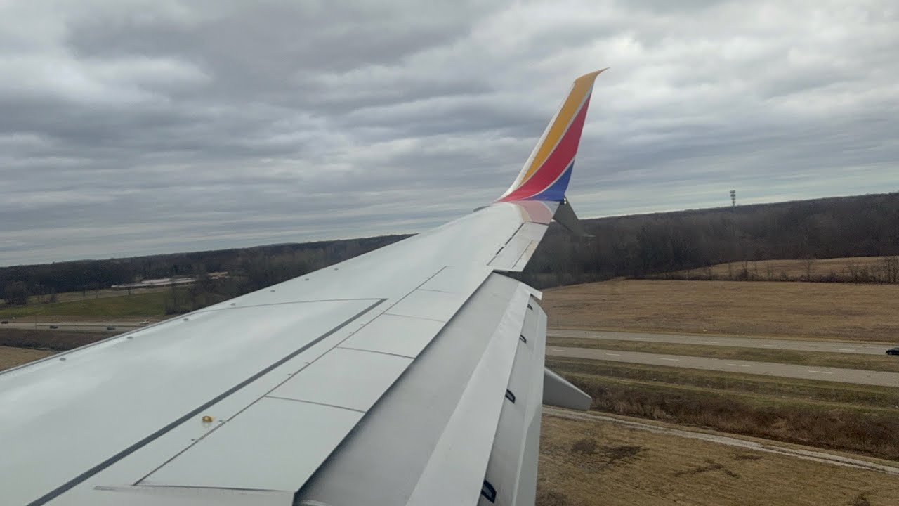 Southwest Airlines WN711 cloudy landing at DTW