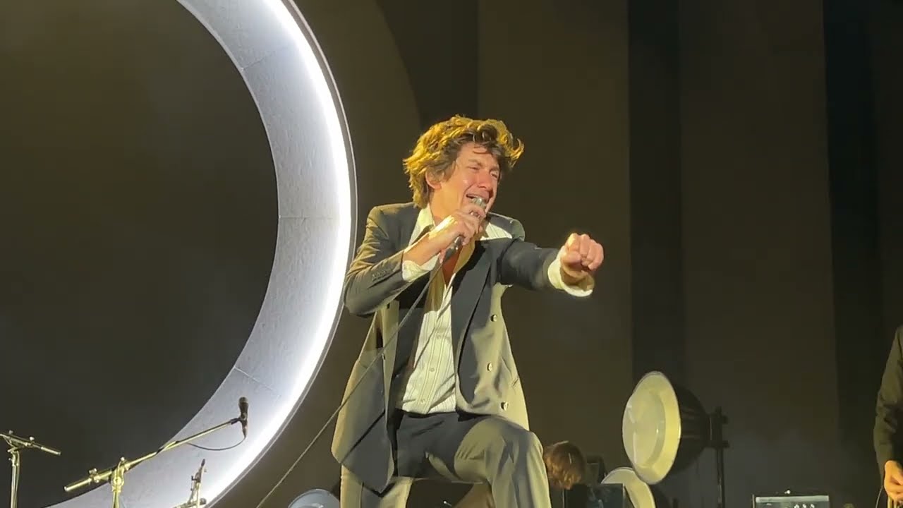 Arctic Monkeys: Pretty Visitors (Live @ The Forum, Oct 1, 2023)