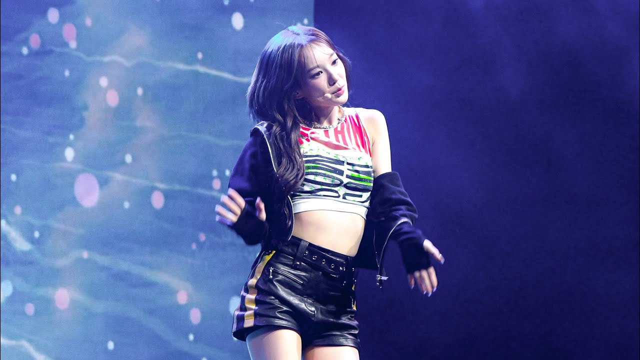 250930 유사랑 BEEP 직캠 izna SHOWCASE