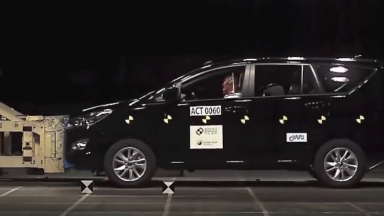 Crash Test Toyota Innova crysta 2016