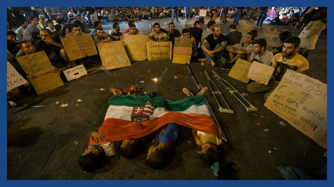 Refugee crisis in Hungary: how thousands spend the night at Keleti station