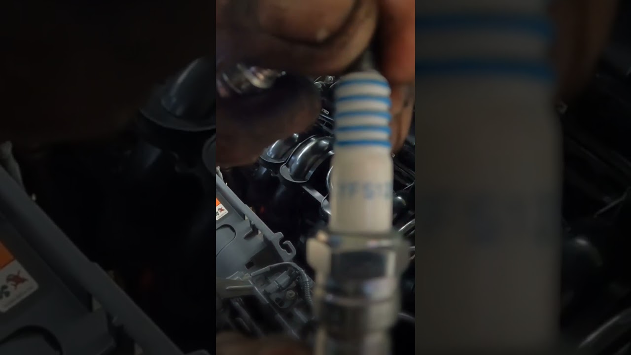 replacing ford fiesta spark plugs #mechanic #carworkshop