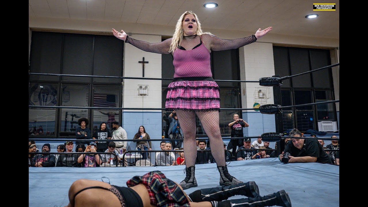 [WOMEN'S WRESTLING] Glamzilla v Amira Moon