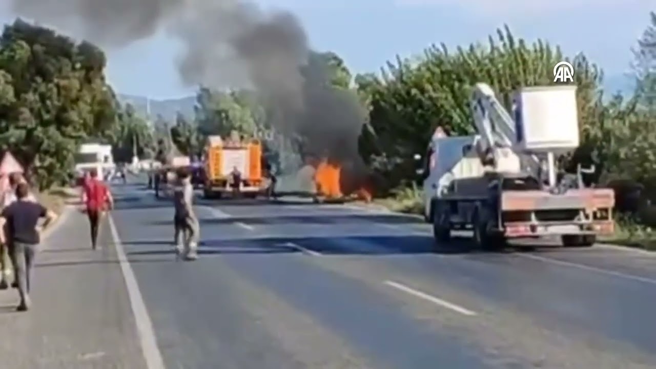 S&ouml;ke'de kaza yapan araba alevlere teslim oldu