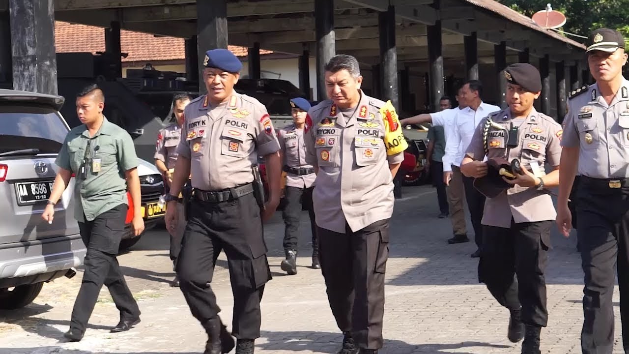 KUNJUNGAN KAPOLDA JAWA TENGAH KE MAKO BRIMOB SRONDOL