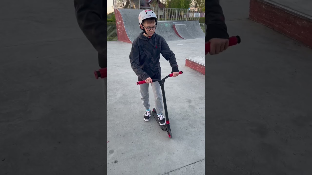 Pierwszy whip! 🤩 Smuf szk&oacute;łka hulajnogi wyczynowej 🛴 #hulajnogawyczynowa #short