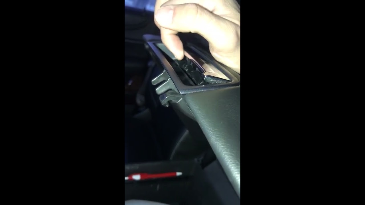 Как открыть сломанный подлокотник/центральную консоль на Chevrolet Suburban/GMC/TAHOE 2015 года в...