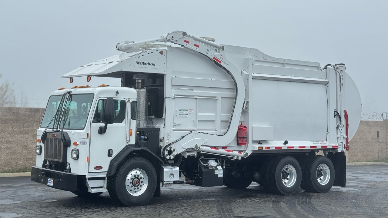 2025 Peterbilt 520 McNeilus 40 YD Front Loader