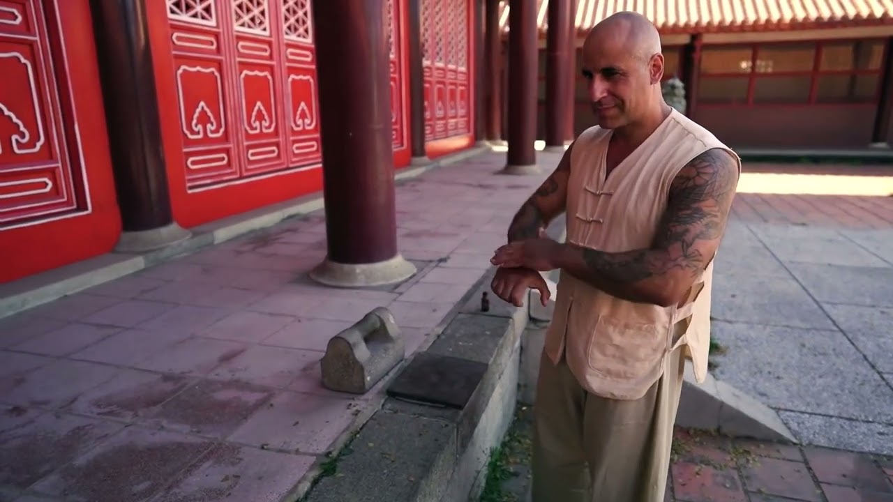 extreme-hardening-techniques-by Monkey Fist Door Grandmaster Jiang Yu Shan