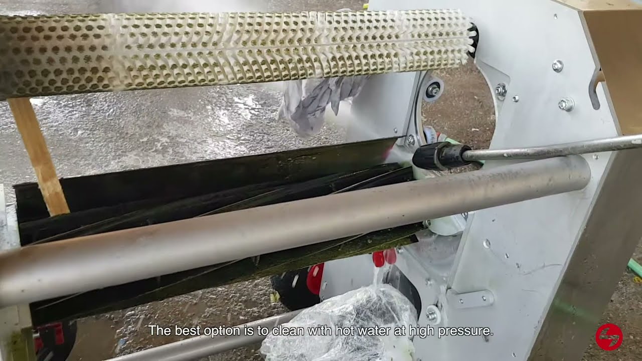Cleaning the blade of the MT Tumbler 500. Bud trimmer. English version.