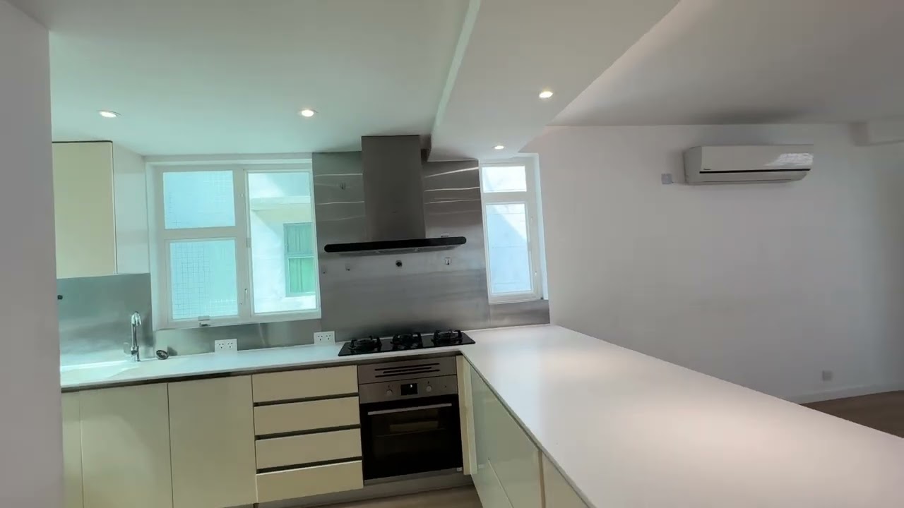 #西貢村屋#西貢物業#大坑口 建築面積 上複式700x2=1400+700呎天台 +100x2=200呎露台4房(其中一個套房）🎁租金$36000元🎁海景#西貢阿龍9382 9320曾生Daniel