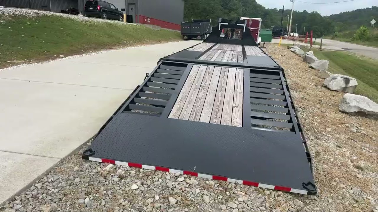 2025 Sure-Trac Heavy Duty Low Profile Hydraulic Beavertail Deckover