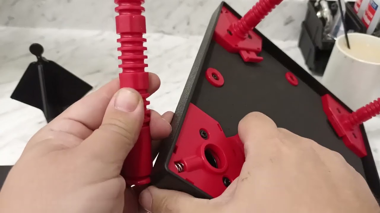 Quick unboxing and setup of the heatplate I use in my brooders.