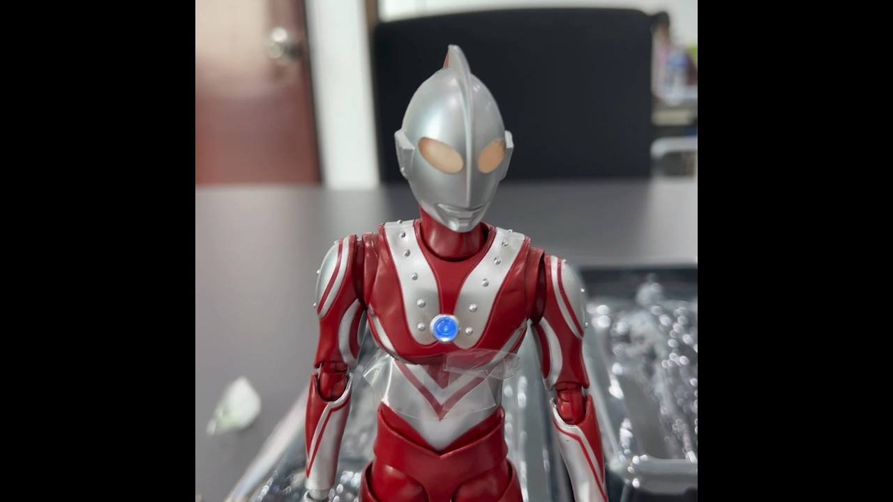 Testing the magnetic switch LED on Ultramn Zoffy from Spectrum ACG