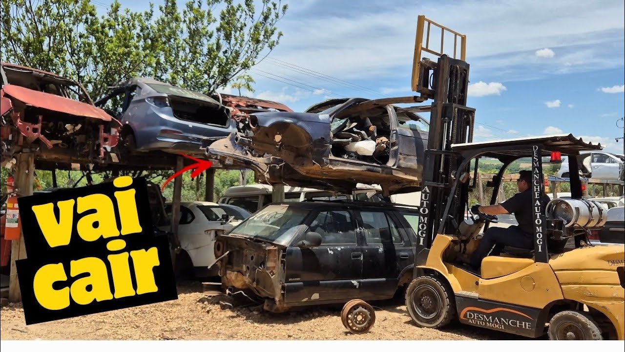 LIMPEZA NO PÁTIO DO DESMANCHE AUTO MOGI ESTÁ LONGE DE ACABAR. 