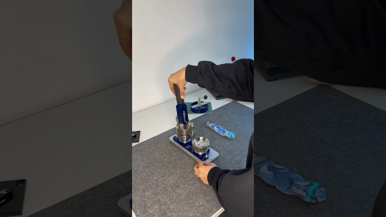 Lets press Pins with my round button machine 💛