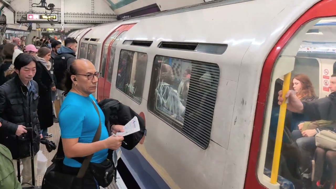 Nostaligic last service London Underground 1973 Stock