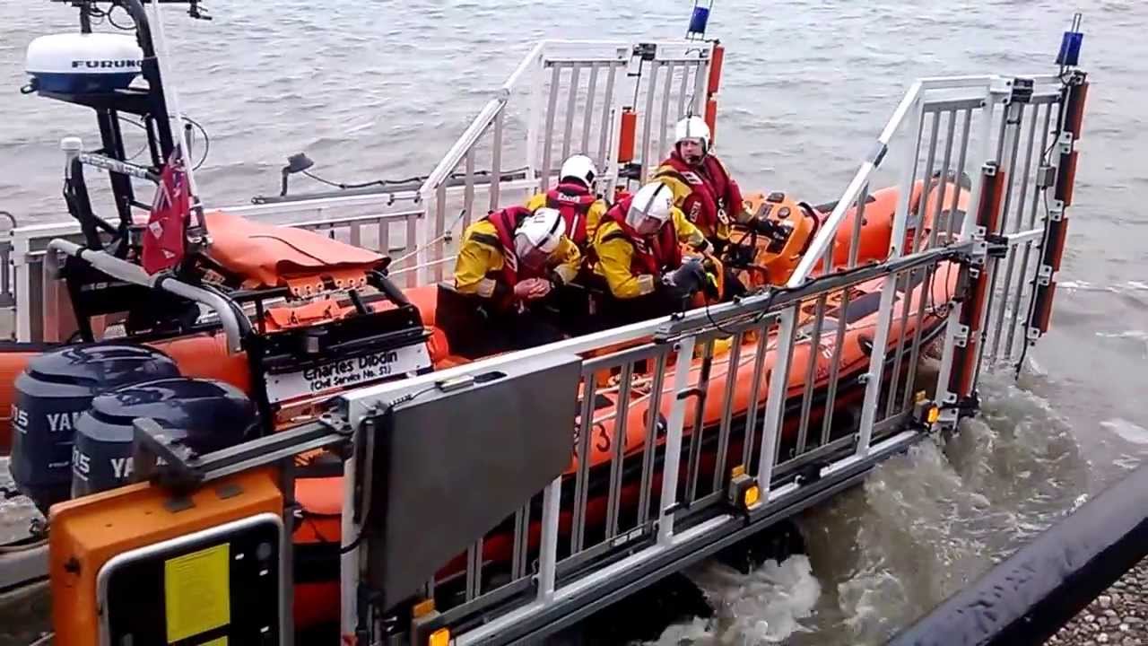 Lifeboat at New Brighton making dramatic rescue