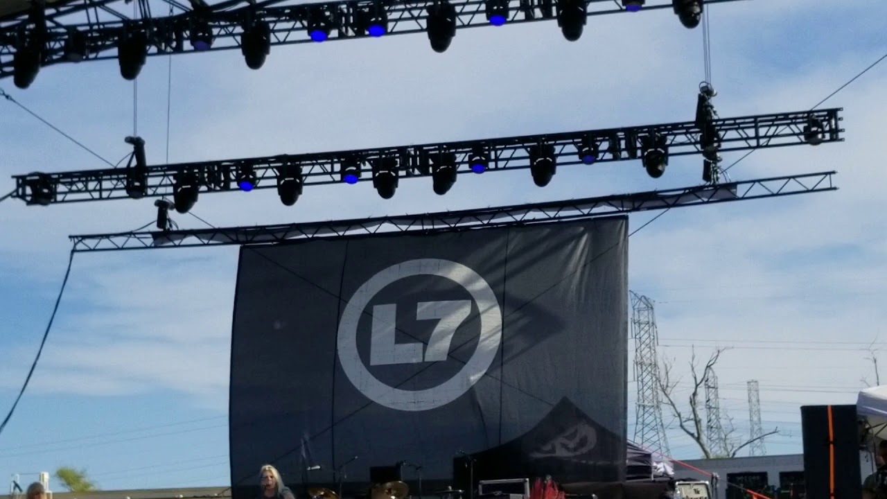L7 - Pretend We Are Dead (live 2019)