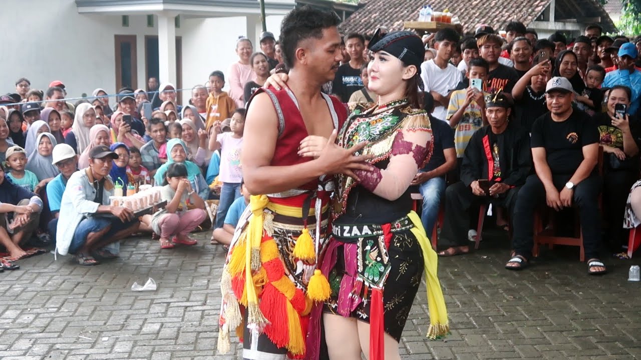 ROMANTISME PONGGE DAN PUTRI ZAA YANG BIKIN PENONTON BAPERR