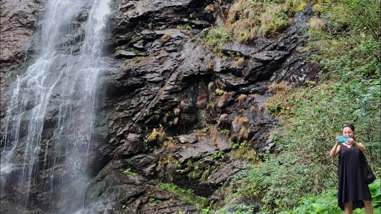 cascada Scoruș (cascada lui Ciucă) √ una din cele mai înalte din țară, 101 metri √ mții Căpățânii