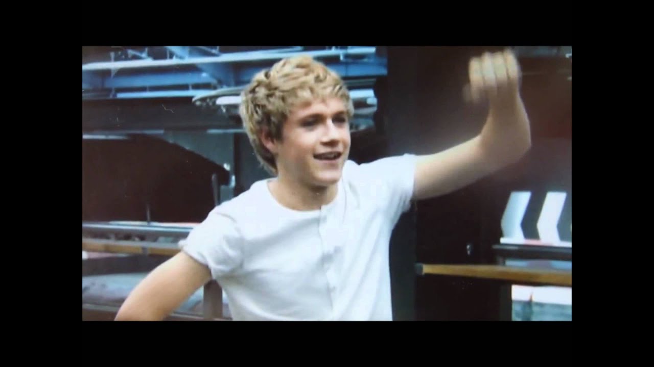 Niall falls over