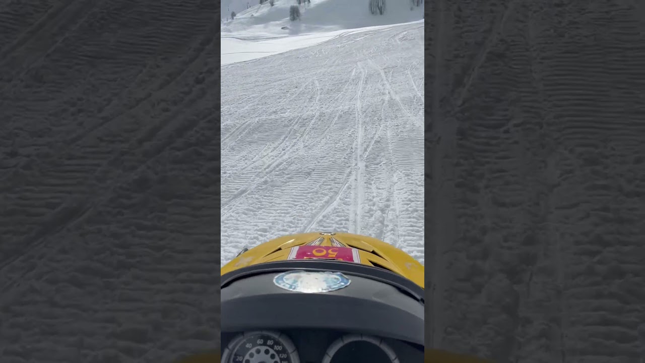 I am riding snowmobile in Gulmarg 🥶❄️☃️🏔️