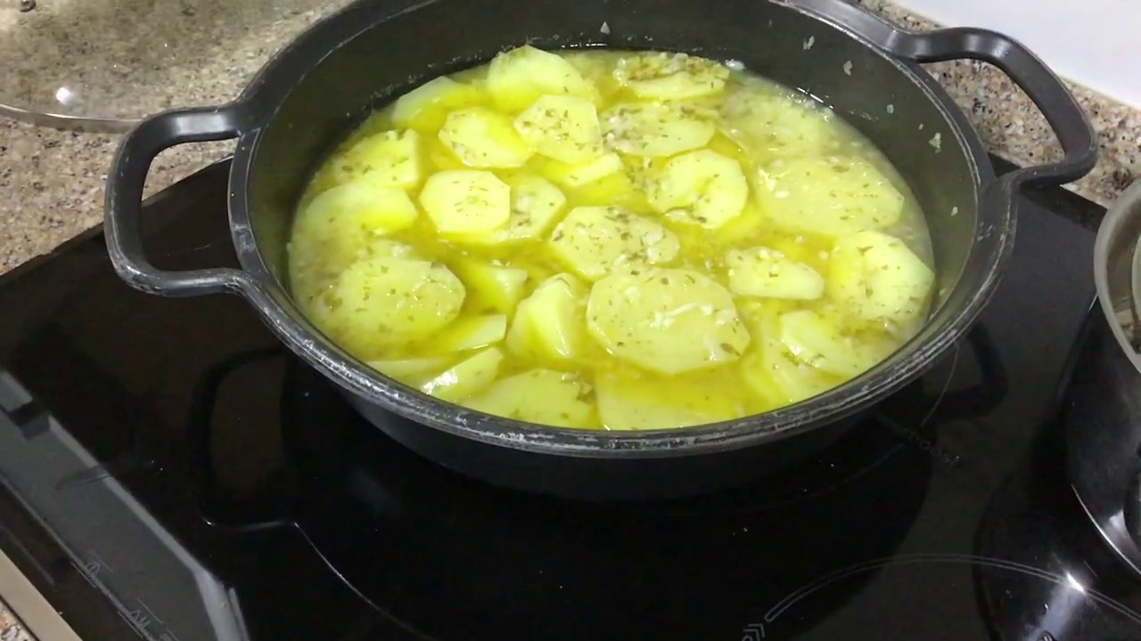 Receta de patatas en salsa verde por Josemi Olazabalaga del restaurante Aizian