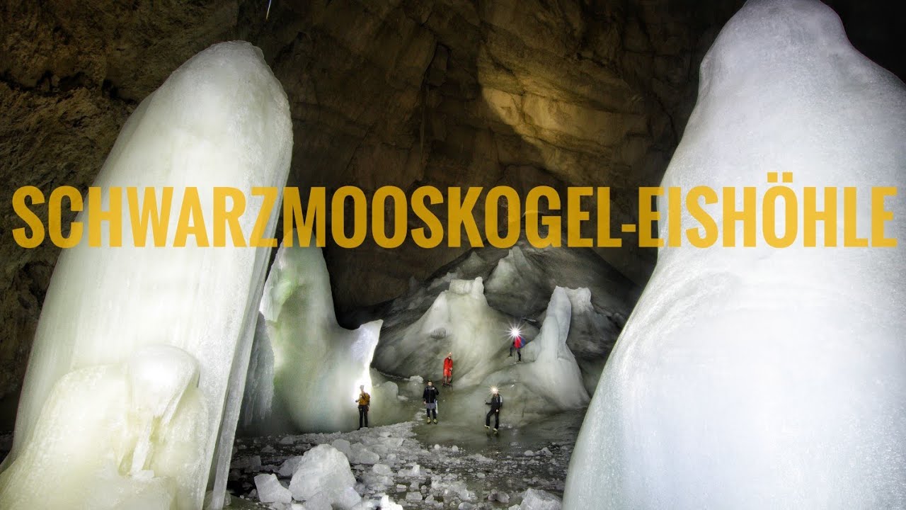 Ledové království pod horou Schwarzmooskogel - gigantická ledová jeskyně