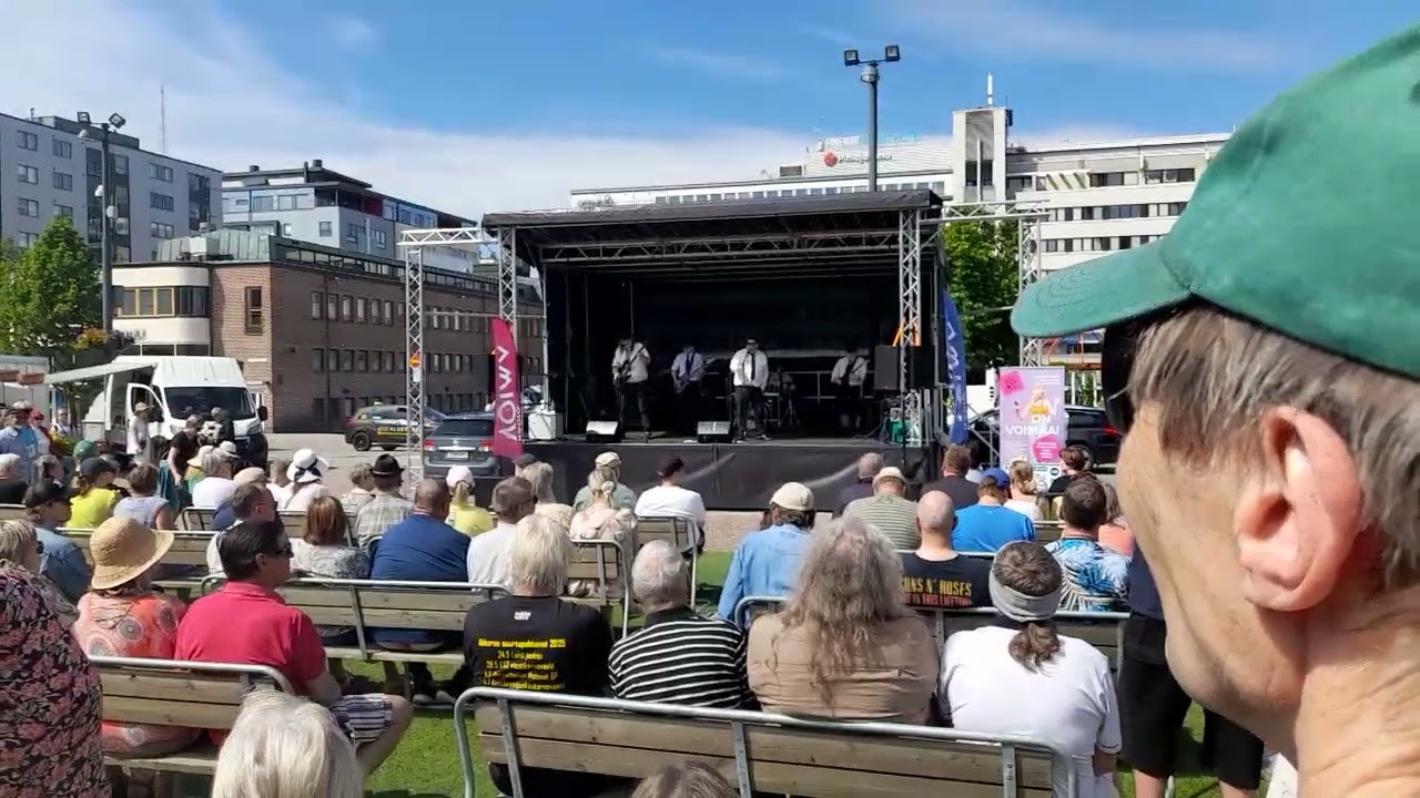 Turos Hevi Gee esiintyi 2.7.2025 Lahden markkinoilla.