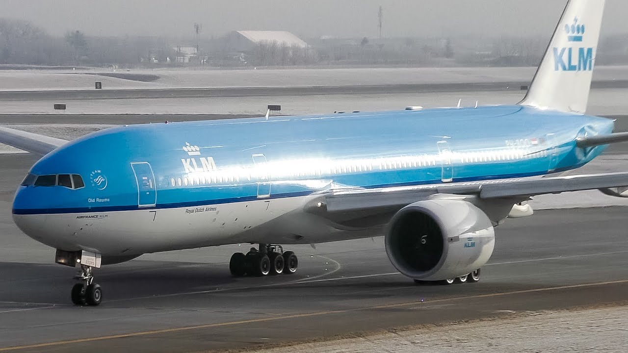 KLM Boeing 777-200ER Close Up Taxi and Takeoff from Calgary Airport