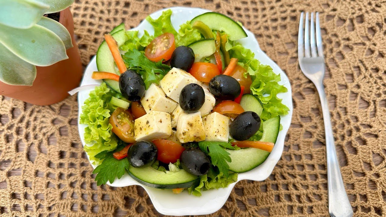 Easy and delicious Mediterranean salad!
