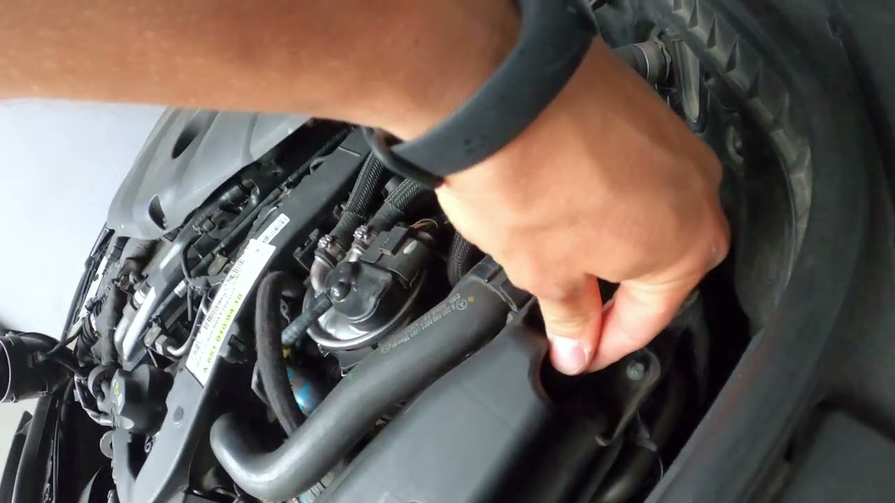 Jak znaleźć wyciek podciśnienia i wymienić zawór turbiny 2.2CDI OM651 (P2263 fix) Mercedes W205 (#3)