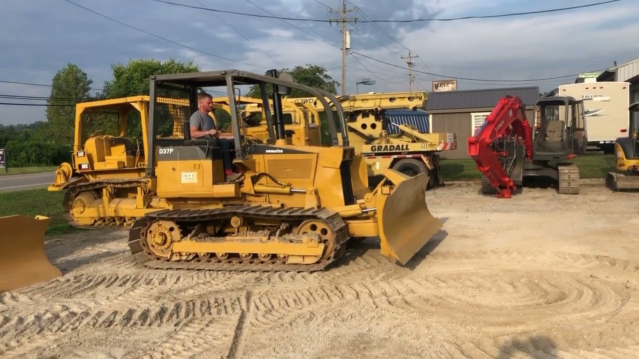 KOMATSU D37P 5 CRAWLER TRACTOR