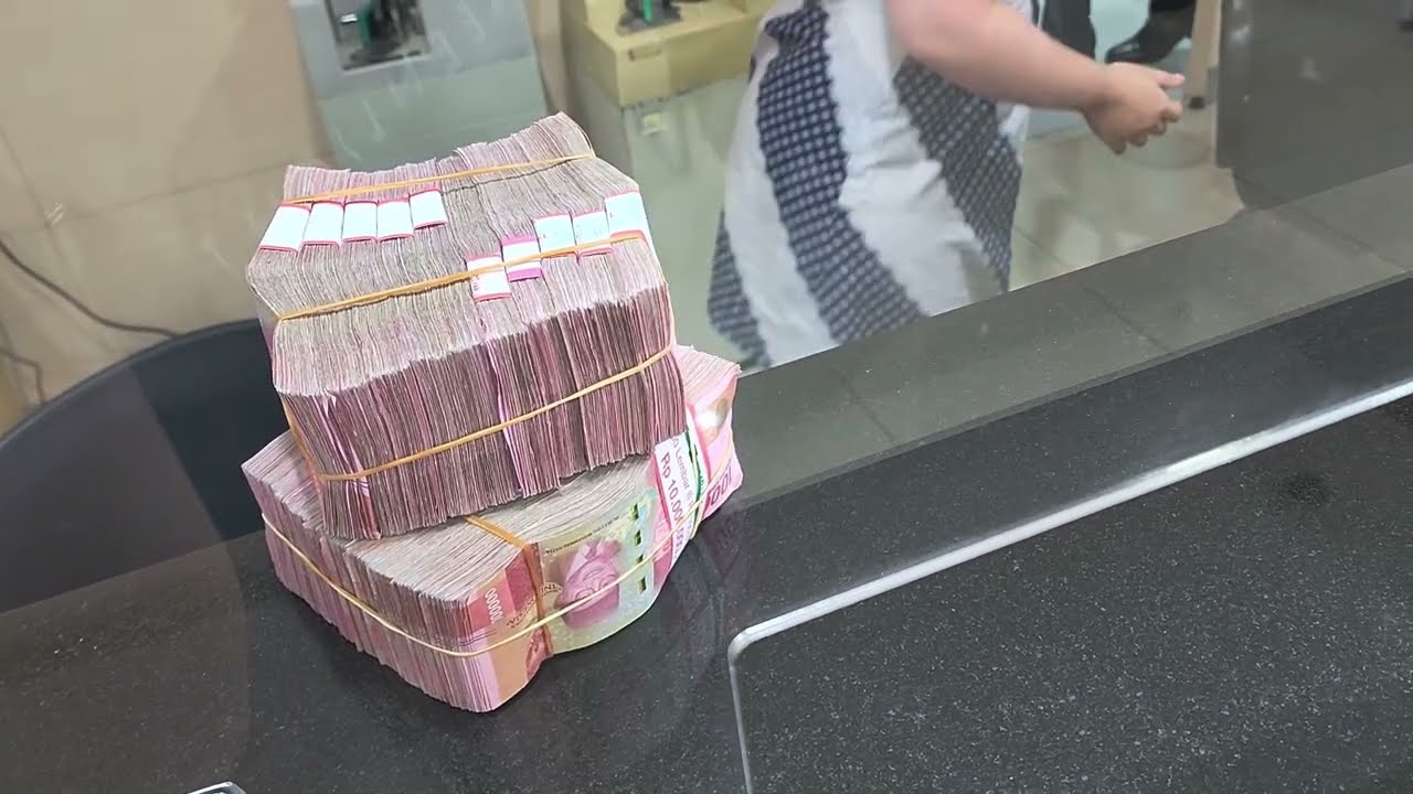 Membungkus uang 500 juta di CIMB