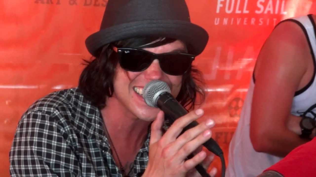 With Ears To See & Eyes To Hear (Acoustic) - Sleeping With Sirens - Warped Tour 2012