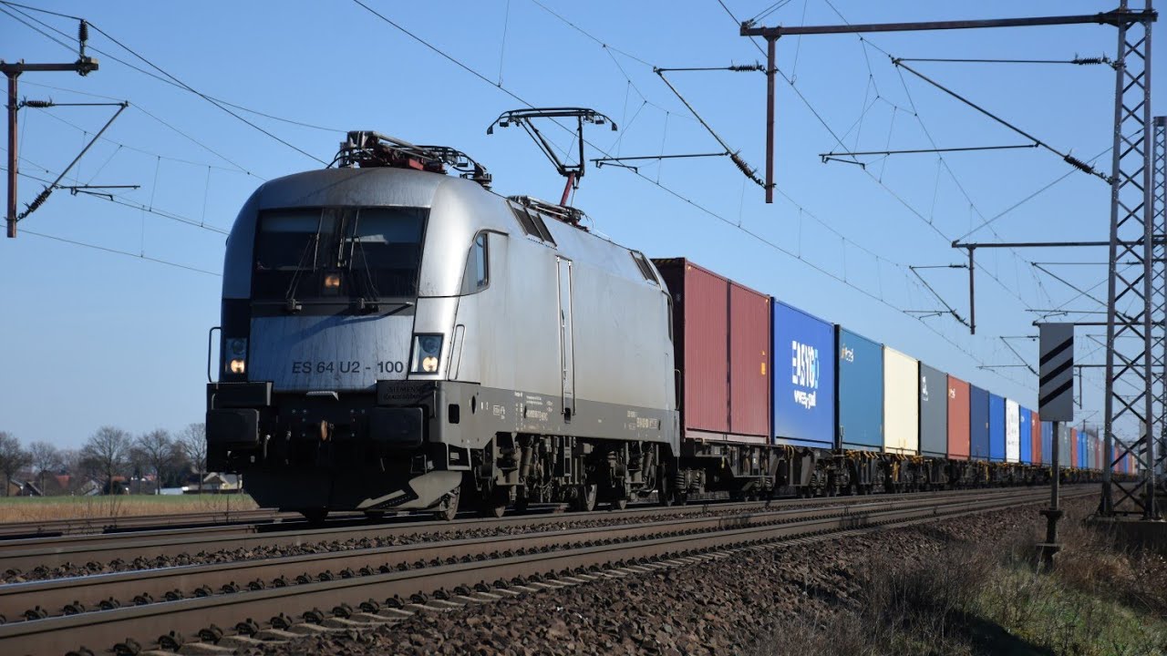TAURUS! Bahnlogistik24 br 182 600 (ES 64 U2-100) passes Dedensen-Gummer with a containers
