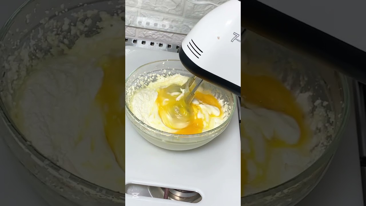 Как приготовить желтый бисквит из нескольких ингредиентов 👌🏼. 