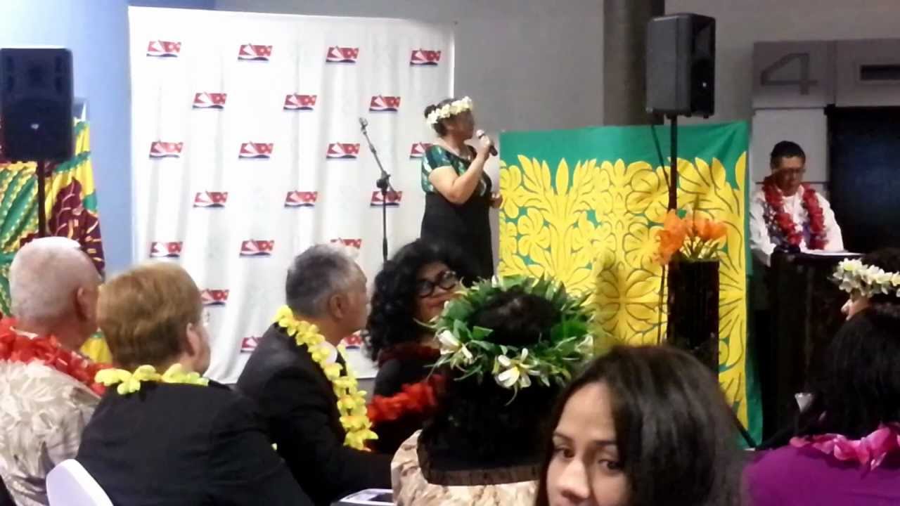 Ngaire Karati singing 'Taku Ipukarea'