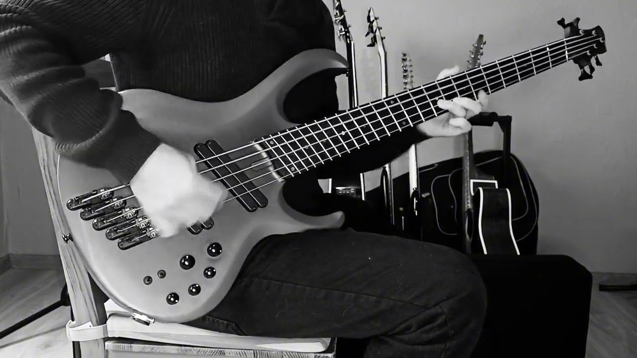 Type O Negative Everyone I Love Is Dead - Bass cover