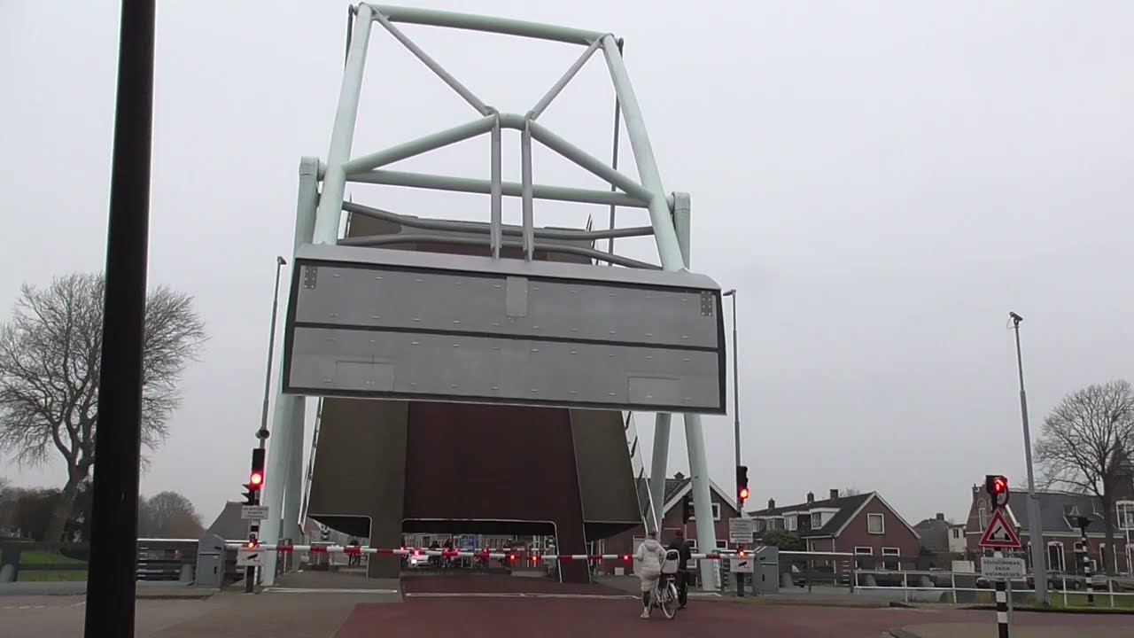Brugopening Stationsbrug Frentsjer (Franeker) Ophaalbrug Drawbridge/ Pont-levis/ Klappbrücke