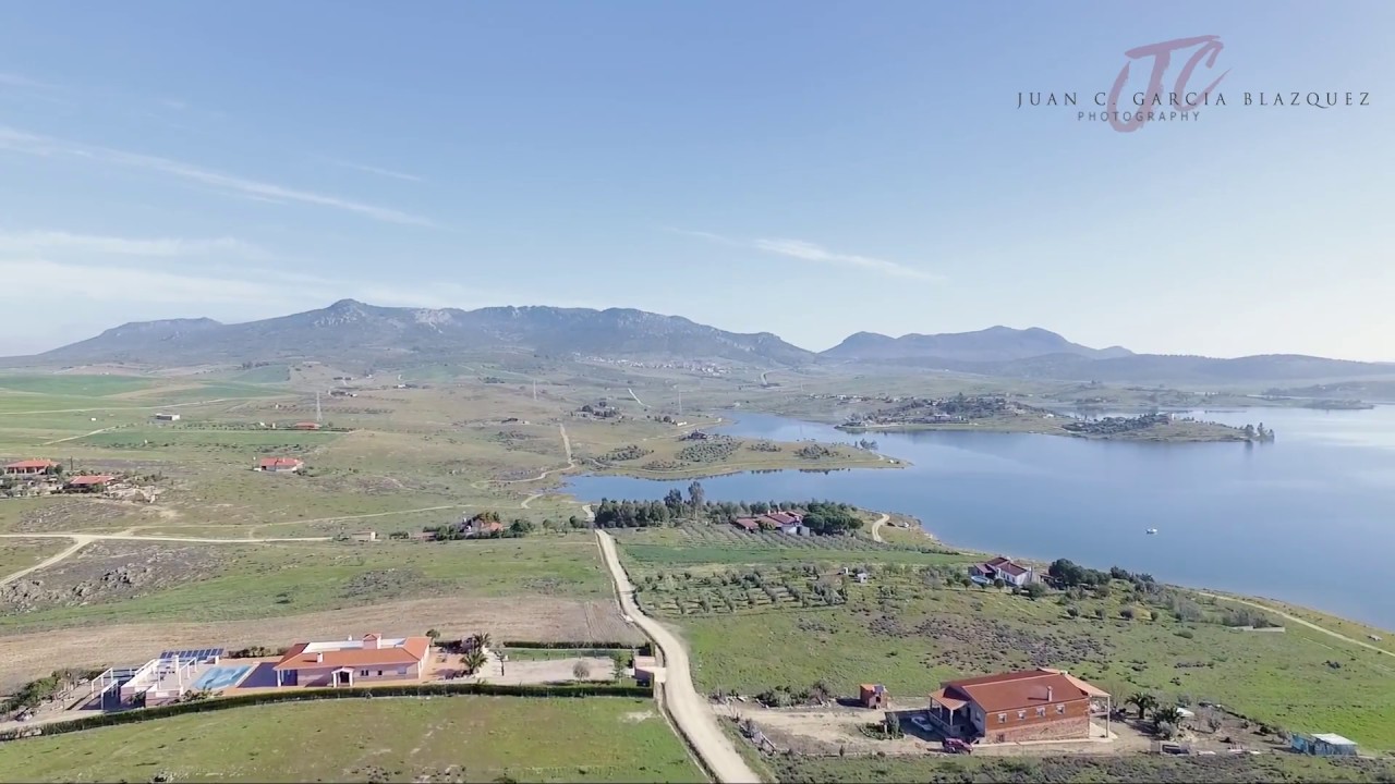 Pantano de orellana a vista de pajaro.
