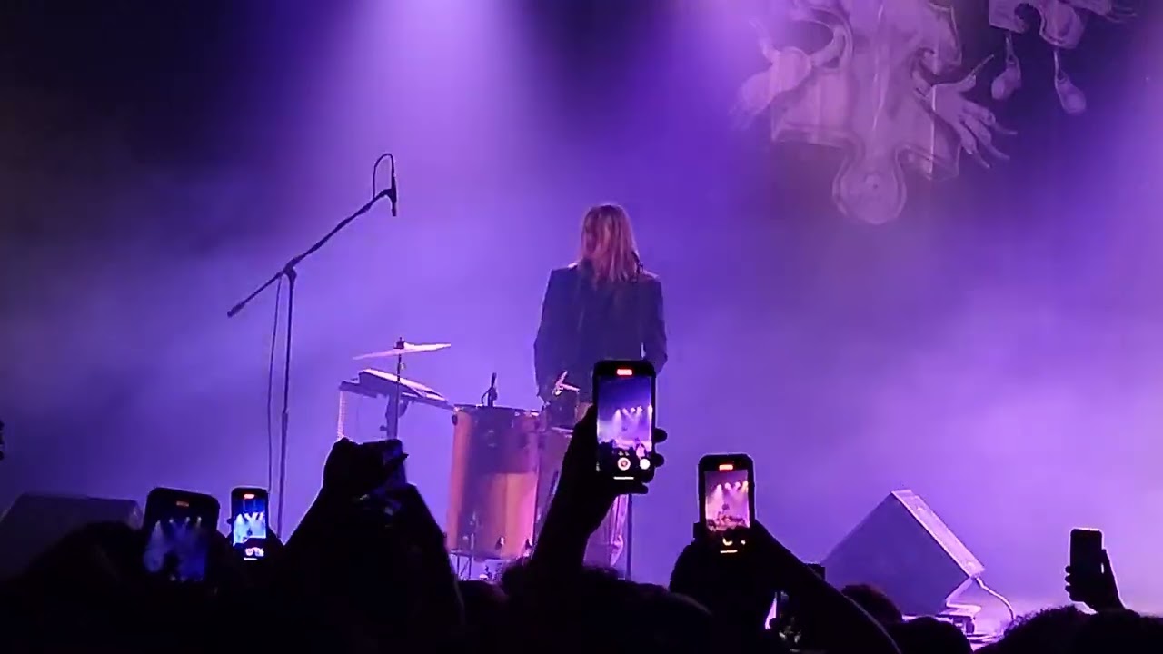 Puzzle - Sitting In The Back Of My Car [live @ Rialto Theatre]