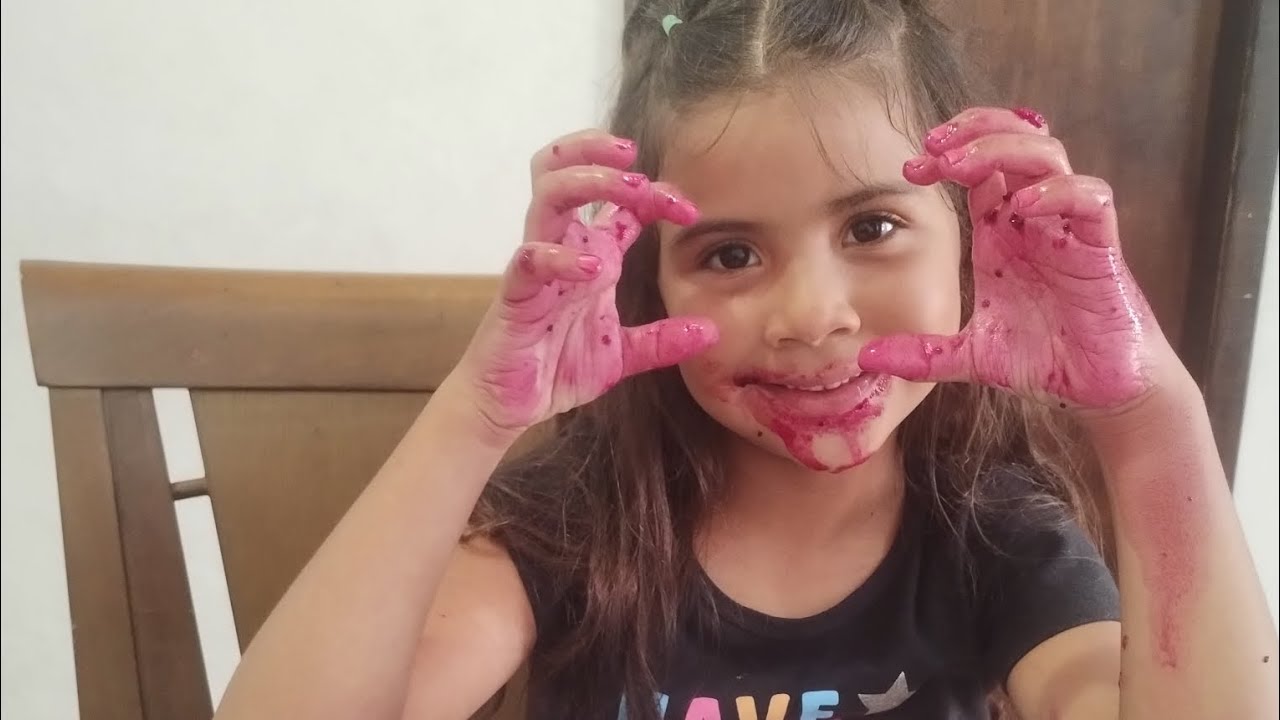 Lulu comendo pitaya #omundodalulu #crescernoyoutube 