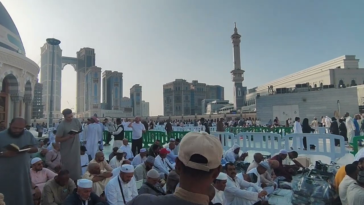 مسجد الحرام کی چھت کا منظر اور جم غفیر 