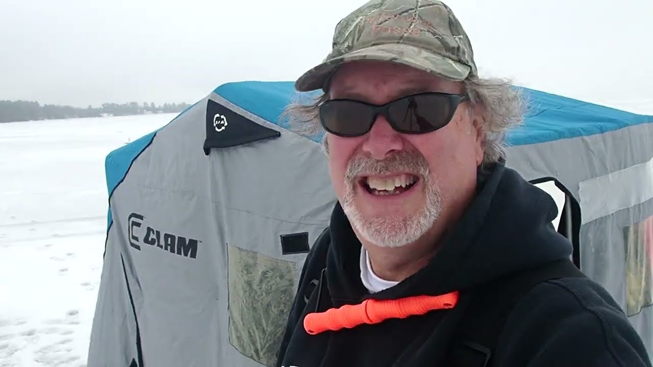 Подледная рыбалка на озере Петенвелл. Разнообразный улов.