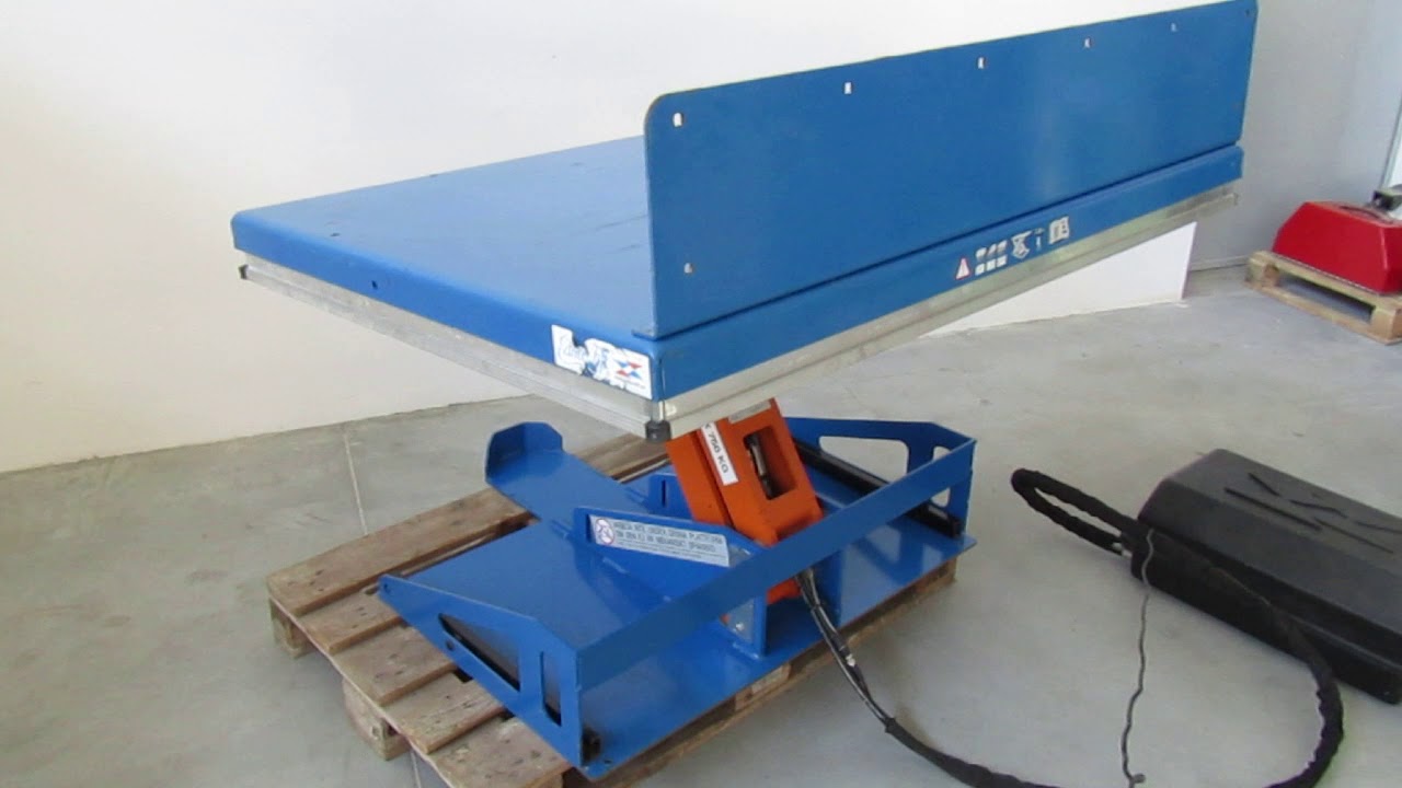 ST&Oacute;Ł HYDRAULICZNY PODNOSZONY UCHYLNY