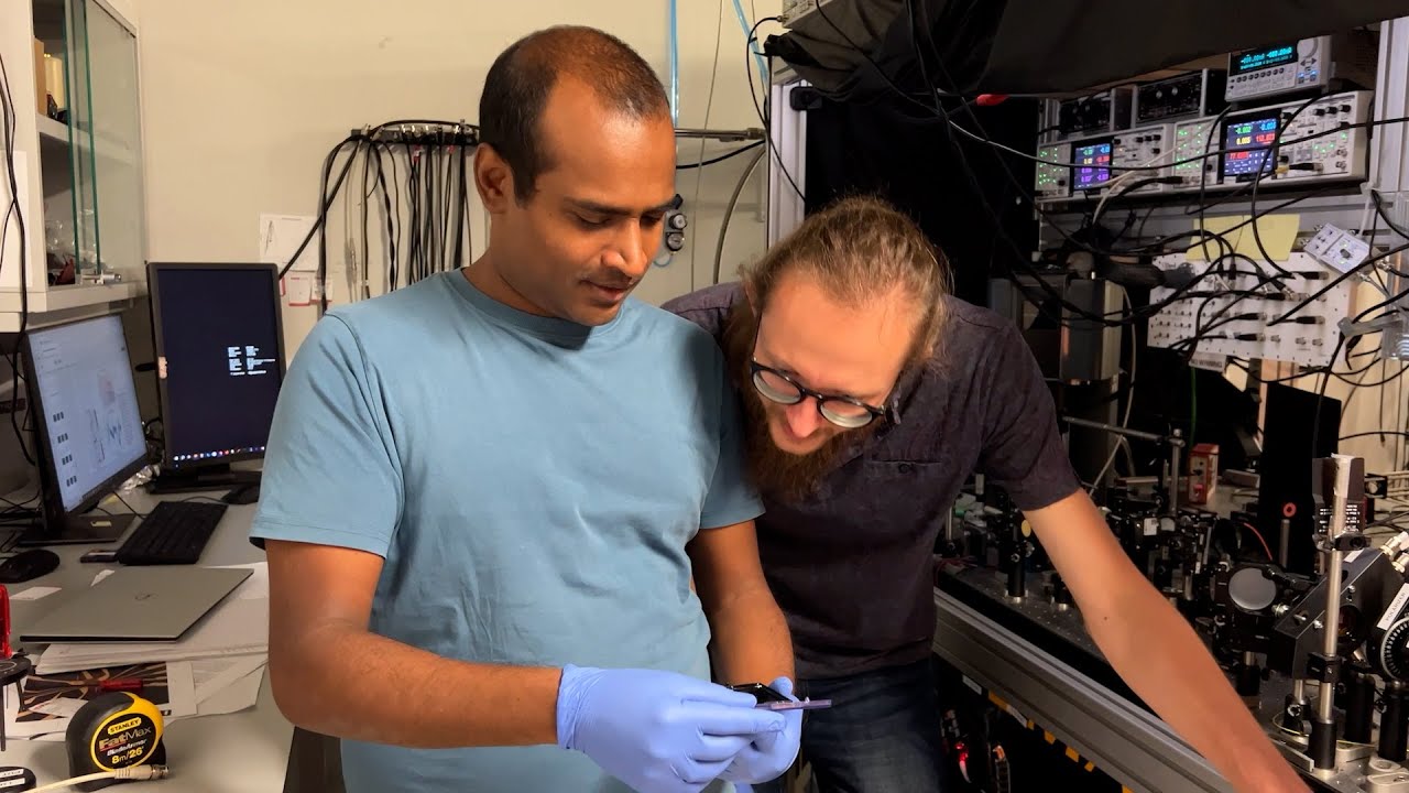 2D materials to detect long-wavelength single photons at high temperatures