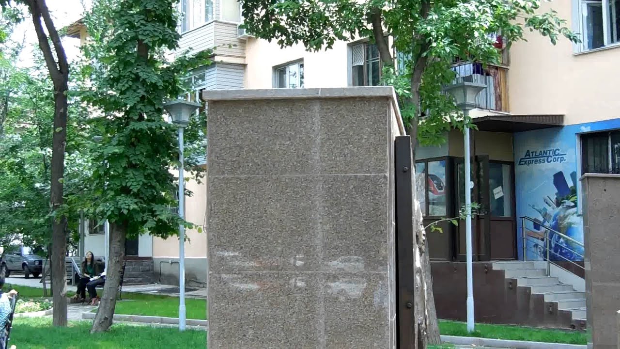 г.Алматы.Памятник Ади Шарипову со сквером.